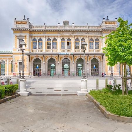 Mihaela Apartment - Charme Near The Station Triest Exterior foto